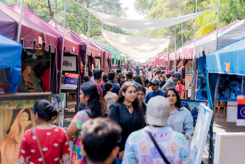 ලෝක කාන්තා දිනය සහ මෙරට කාන්තාවන් වෙනුවෙන් ජෝන් කීල්ස් පදනම ඉටුකරන මෙහෙවර visitors at kala pola 2